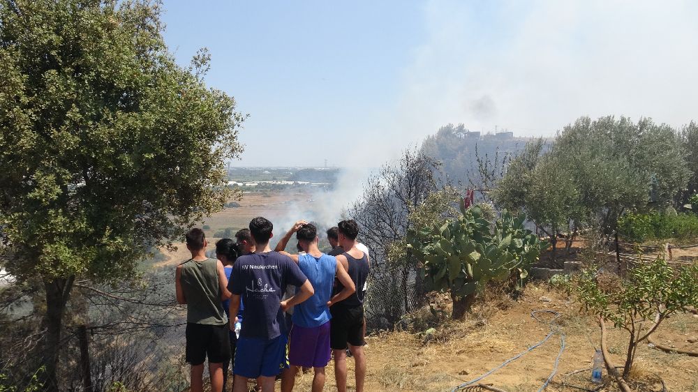 Alevler bir anda evinin yanına geldi, yaşlı adam kabusu yaşadı