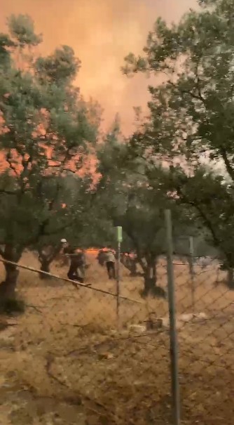 Alevlerin arasındaki dehşet anları kamerada