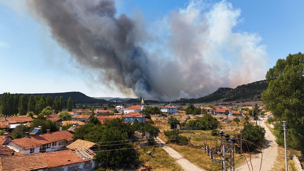 Alevlerin Sarıcaova'ya girmesine 300 metre kaldığı bildirildi