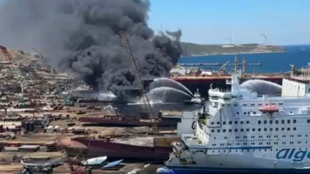 Aliağa'da alevler içinde kalan tanker gemi bu sabah söndürülebildi