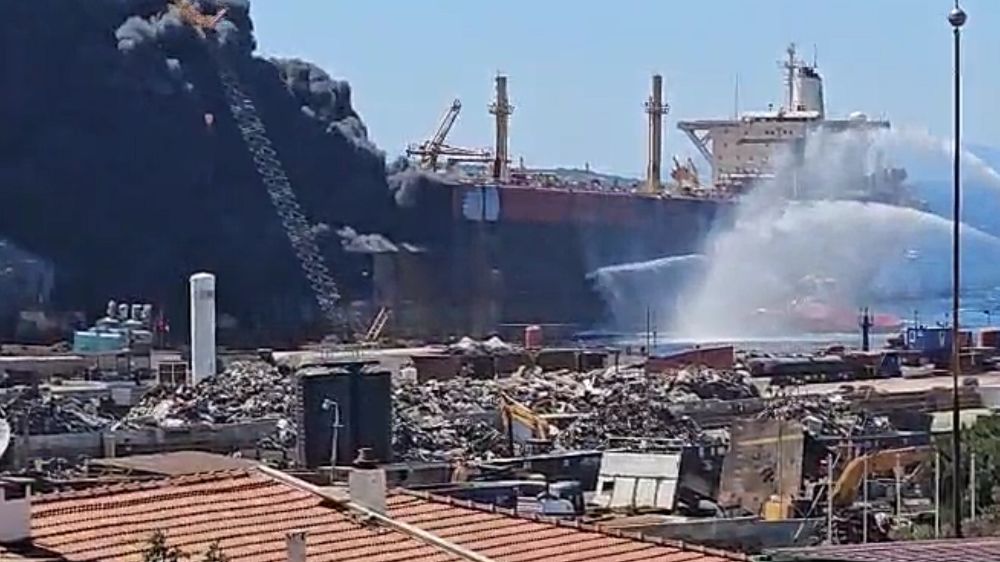 Aliağa'da tanker gemide yangın devam ediyor