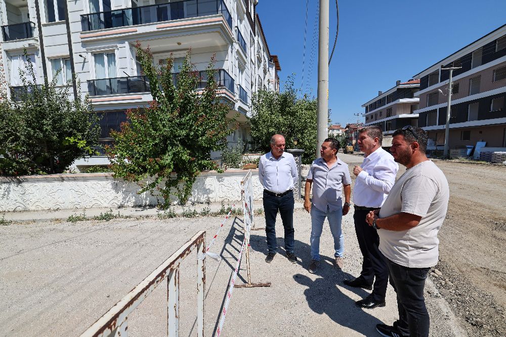 Altyapı ve asfalt yenileme çalışmaları başladı Başkan Ercengiz yerinde inceledi