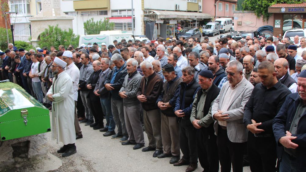 Amasya’da cezaevinden çıkan eşinin vurduğu kadın defnedildi