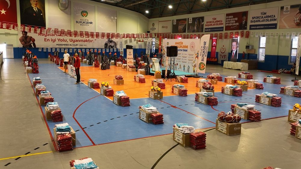 Amatör spor kulüplerine 10 Milyon TL değerinde malzeme desteği sağlandı