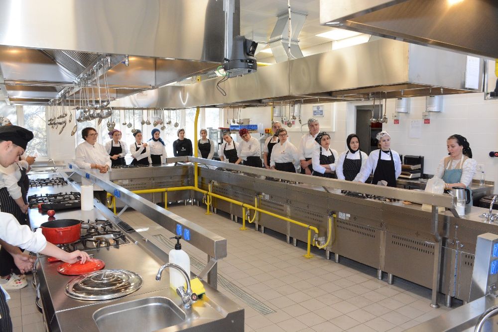 Anadolu Üniversitesi EMYO mezun istihdamında başı çekiyor