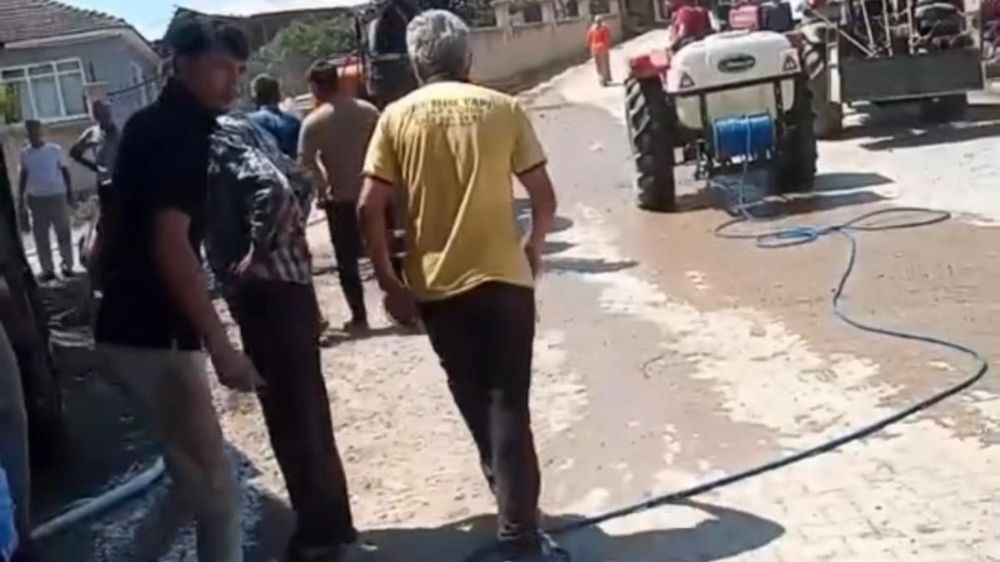 Anız yangını rüzgarın etkisi ile eve sıçradı