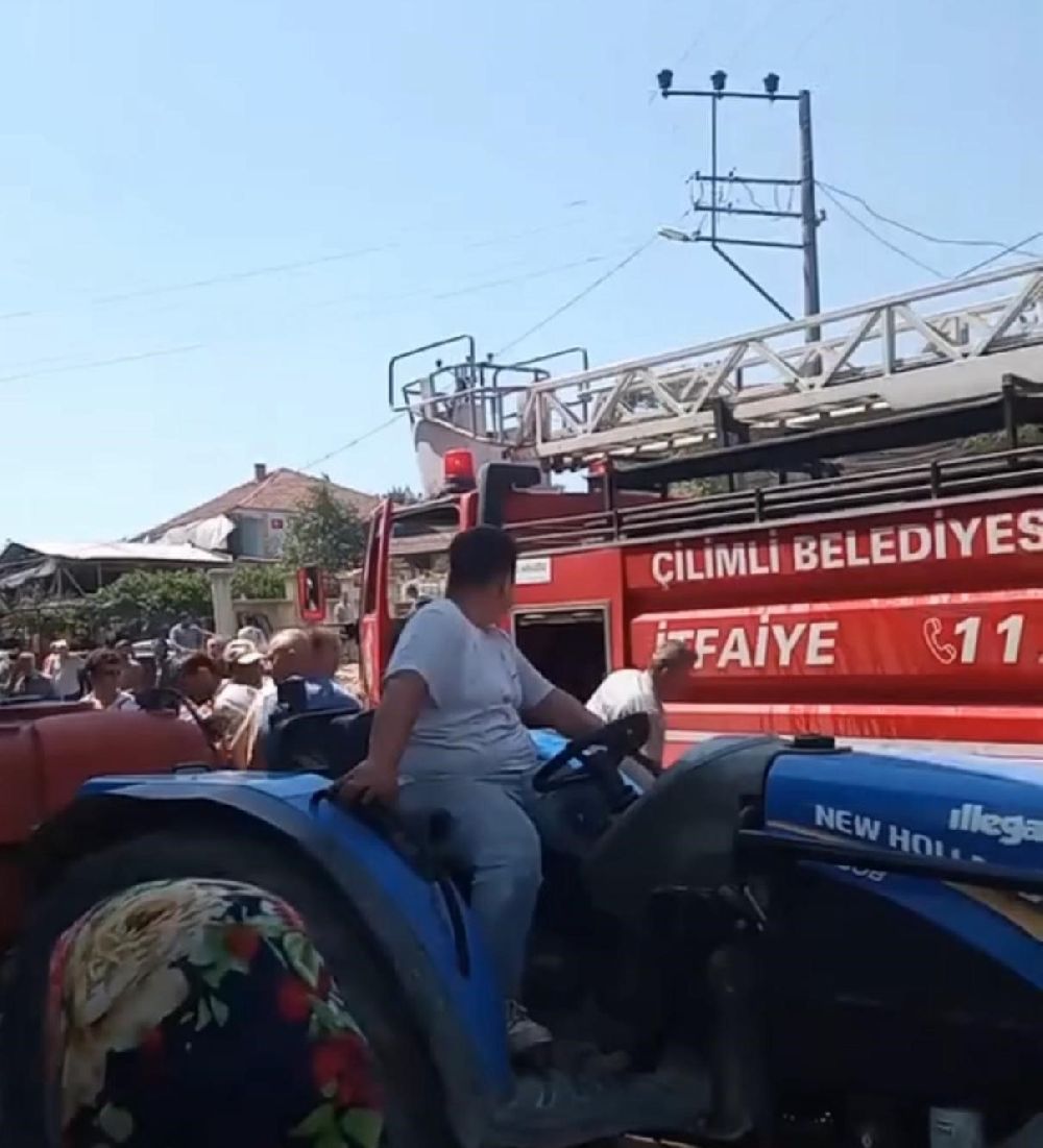 Anız yangını rüzgarın etkisi ile eve sıçradı