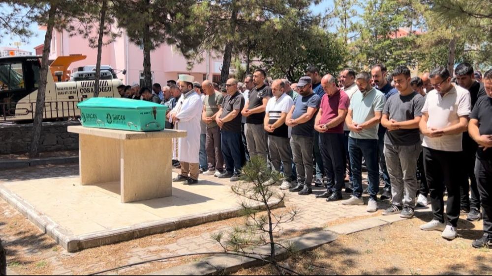 Ankara'da kazada hayatını kaybeden 15 yaşındaki kız son yolculuğuna uğurlandı