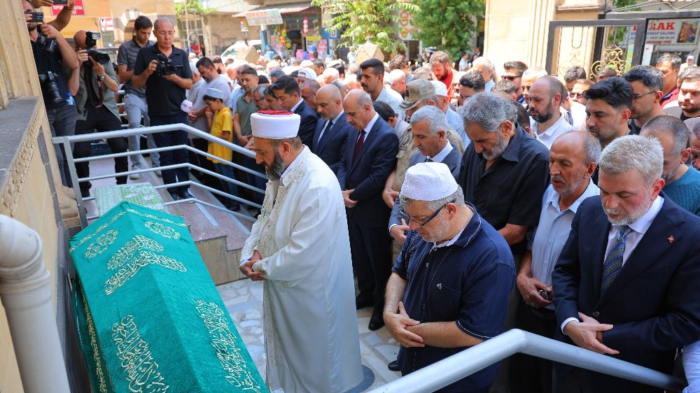 Ankara'daki yangında ölen anne ve 3,5 aylık oğlu Kahramanmaraş'ta toprağa verildi
