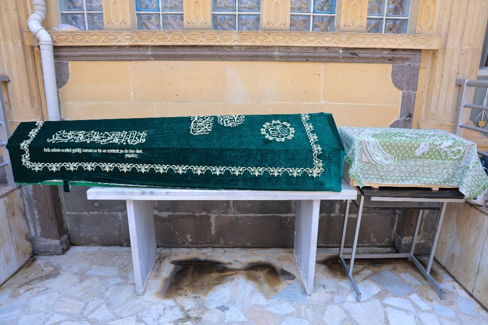 Ankara'daki yangında ölen anne ve 3,5 aylık oğlu Kahramanmaraş'ta toprağa verildi