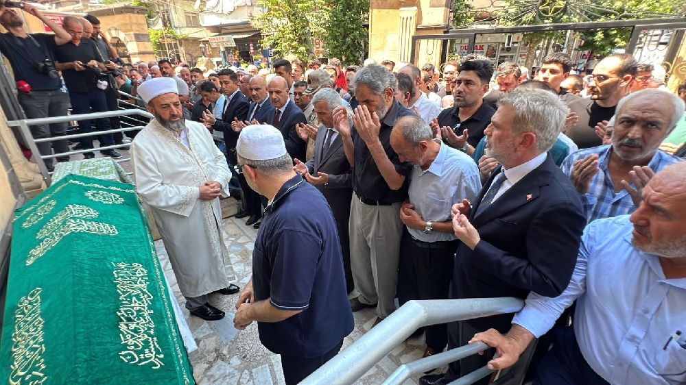 Ankara'daki yangında ölen anne ve 3,5 aylık oğlu Kahramanmaraş'ta toprağa verildi