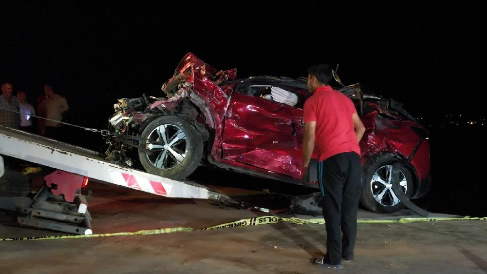 Ankara Kahramankazan'da iki otomobil çarpıştı 3 ölü