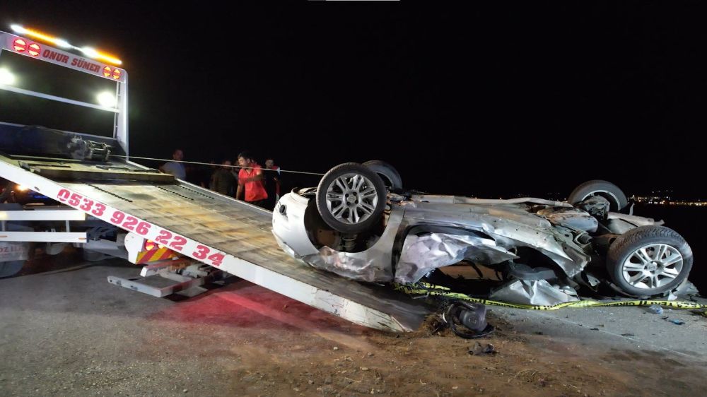  Ankara Kahramankazan'da  iki otomobil çarpıştı  3 ölü