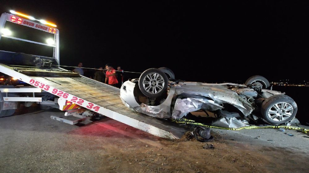 Ankara Kahramankazan'da iki otomobil çarpıştı 3 ölü