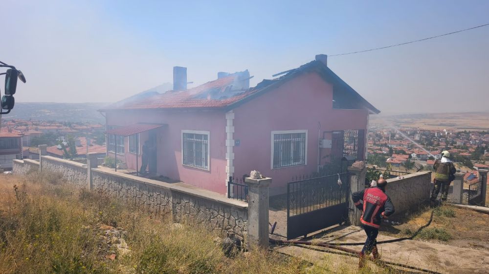 Anne ameliyattayken evde bıraktığı çocukların yangın çıkardığı iddiası