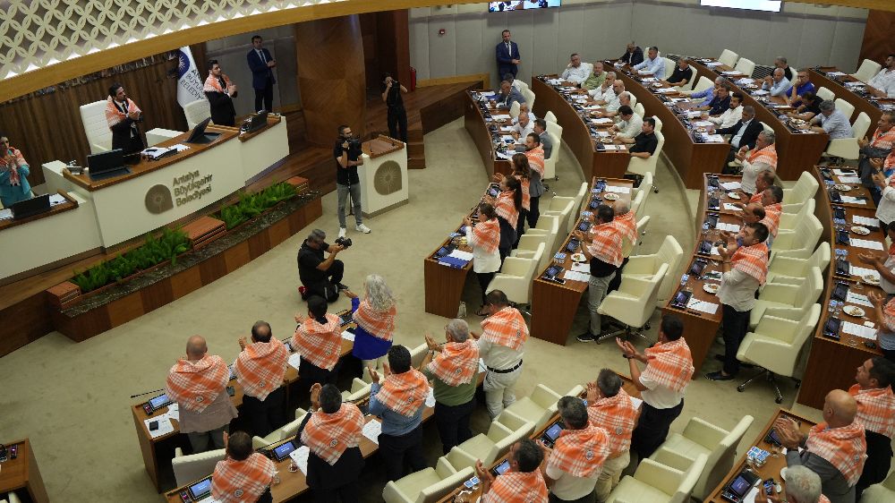  Antalya Büyükşehir Belediye Meclisi, Böcek'in tutuklanmasının ardından ilk kez toplandı Başkan vekili yarın seçilecek 