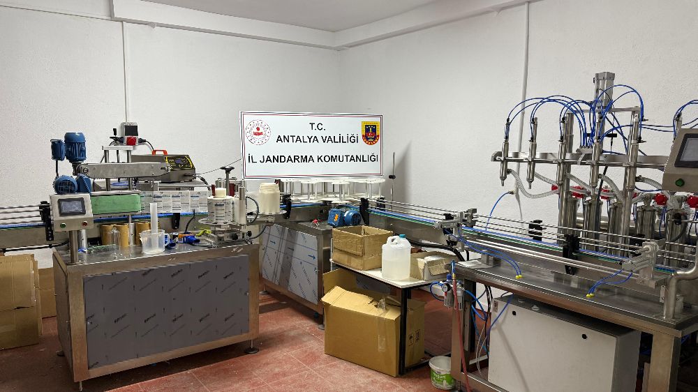 Antalya'da 46 bin litre sahte içki ele geçirildi: 3 tutuklama