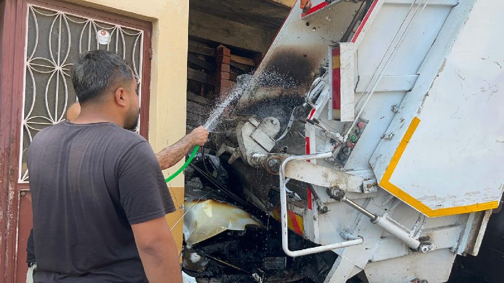 Antalya'da freni boşaldı ortalığı tarumar etti! 2 aracı ezip geçti