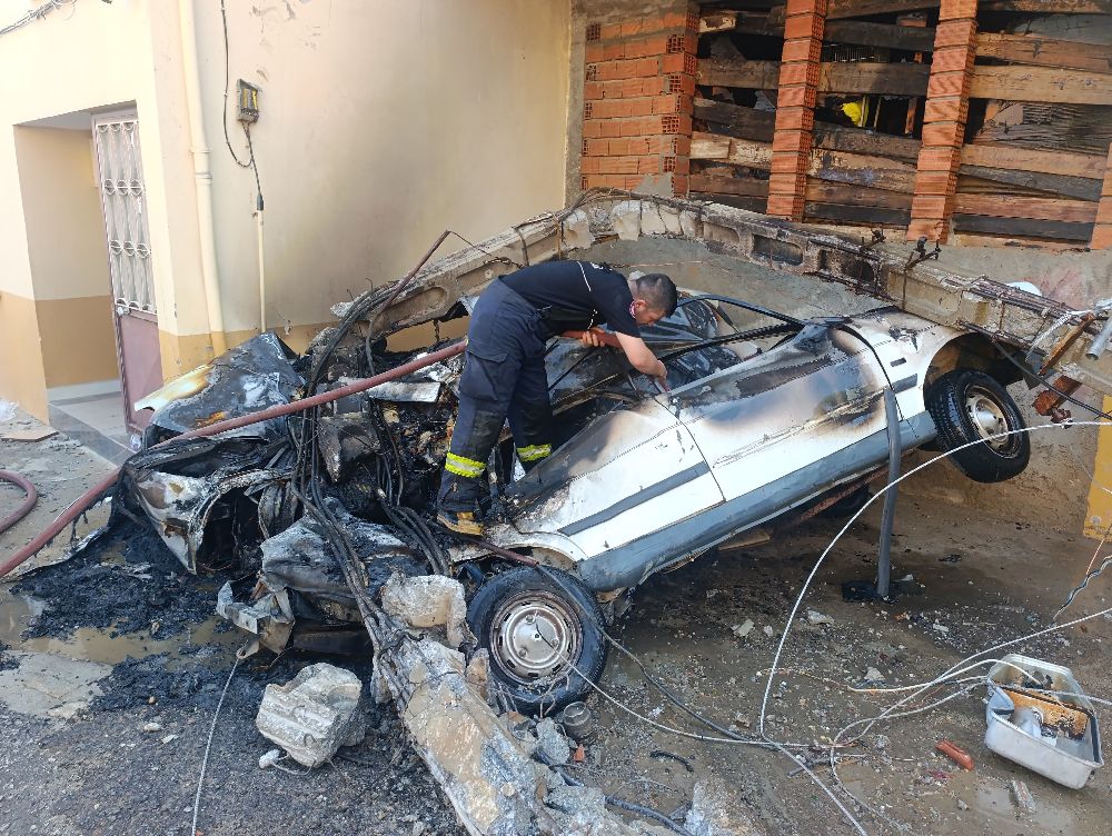 Antalya'da freni boşaldı ortalığı tarumar etti! 2 aracı ezip geçti