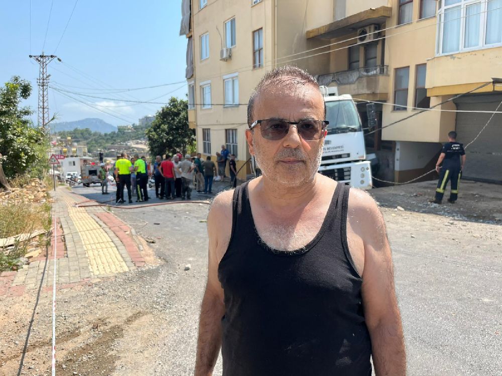 Antalya'da freni boşaldı ortalığı tarumar etti! 2 aracı ezip geçti