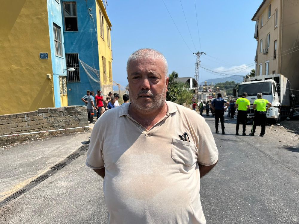 Antalya'da freni boşaldı ortalığı tarumar etti! 2 aracı ezip geçti