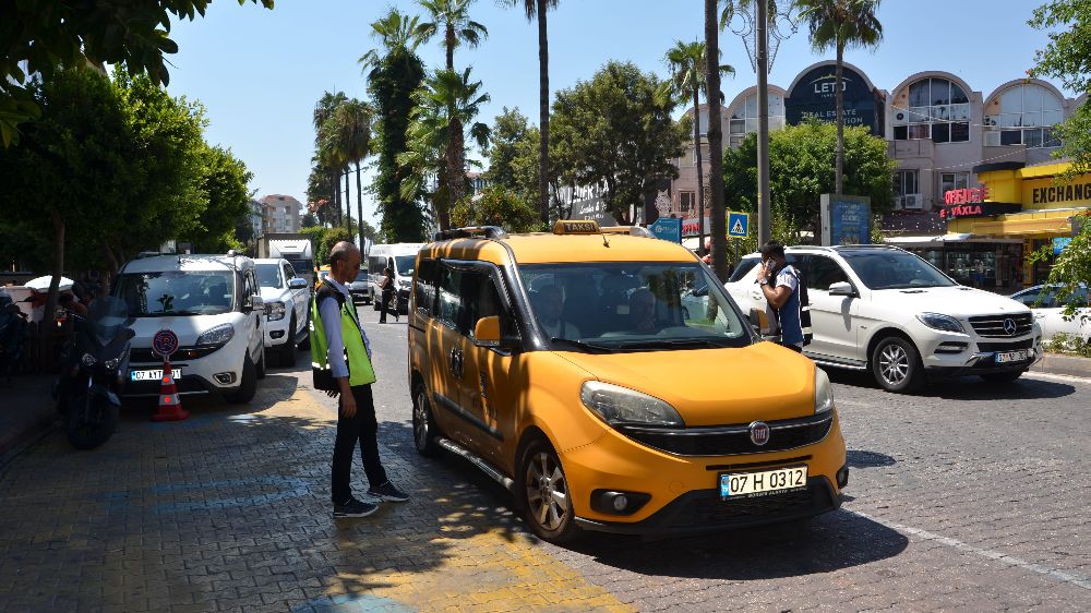 Antalya’da otobüs ve taksilere sıkı denetim