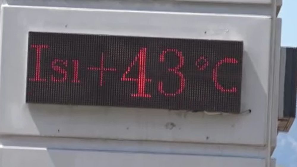 Antalya’da termometre 43 dereceyi gördü, sahiller boş kalmadı