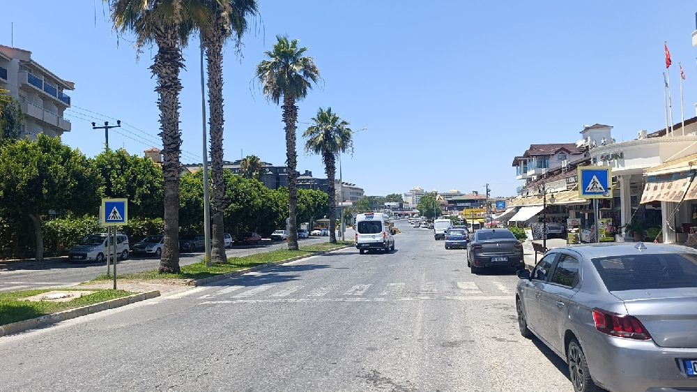 Antalya'da turistlerin ayağını yerden kesen kaza