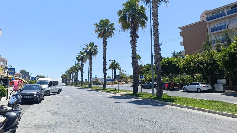 Antalya'da turistlerin ayağını yerden kesen kaza