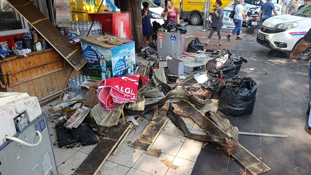 Antalya’da yanan büfe küle döndü