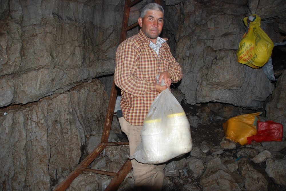 Antalya'nın Toros dağlarındaki doğal buzdolabı