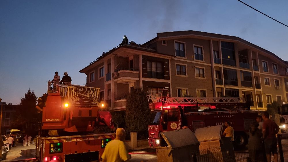 Apartman yangınında 2'nci kattan düşen kişi yaralandı
