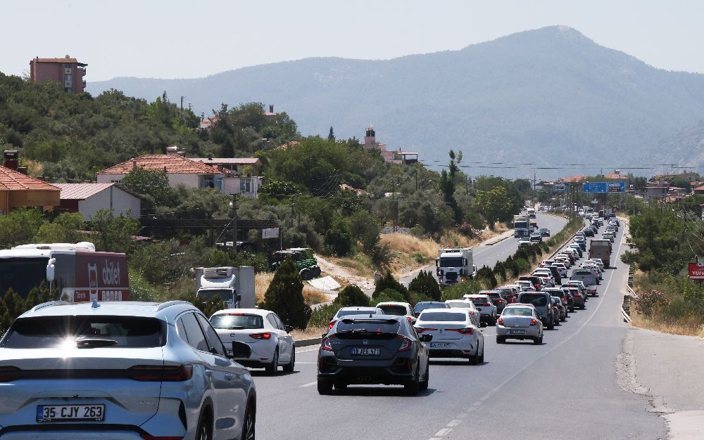 Araç kuyruğunun bir ucu Aydın, diğer ucu Muğla’da
