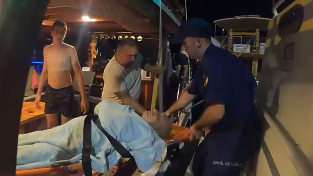 Araç yolu olmayan Kaleköy'de kalp krizi geçiren vatandaşa sahil güvenlik ekipleri yetişti