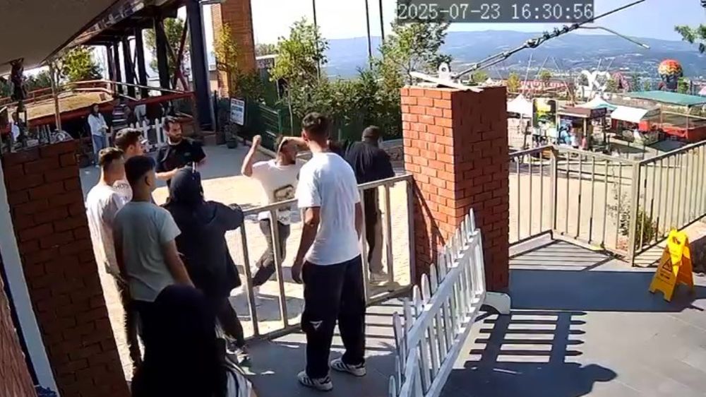 Arap turistten 4 fotoğraf için 2 bin 400 TL istediler, şoför karşı çıkınca burnunu kırdılar