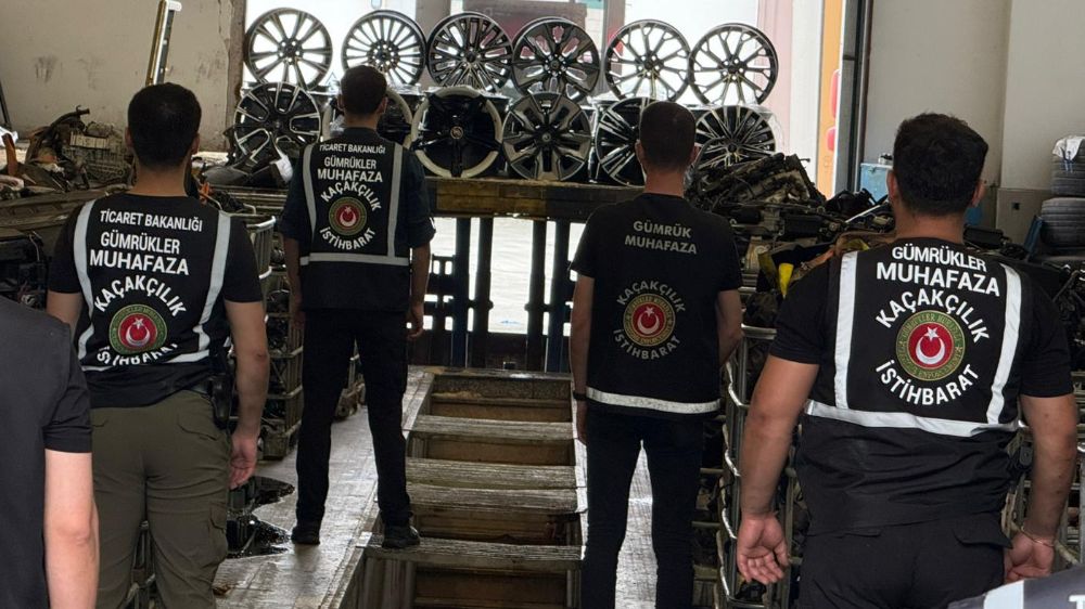 Artvin'de 32 milyon liralık kaçak oto yedek parçası ele geçirildi