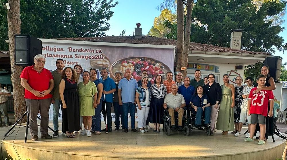 Aşurenin bereketi Muratpaşa'da paylaşıldı