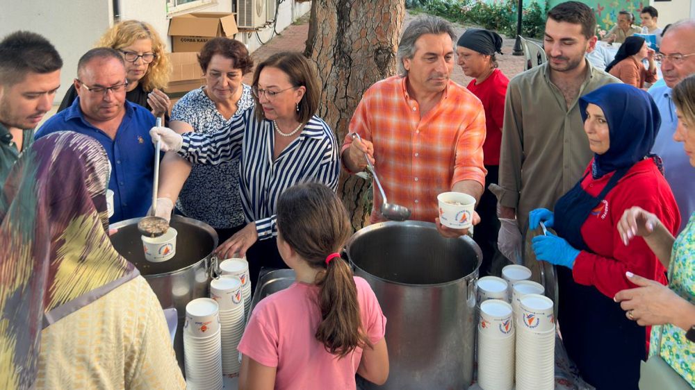 Aşurenin bereketi Muratpaşa'da paylaşıldı