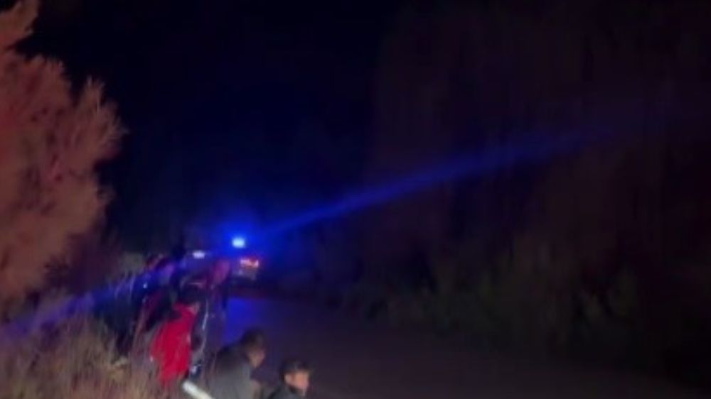 Ateş savaşçılarının alevler arasında yorgunluk molası