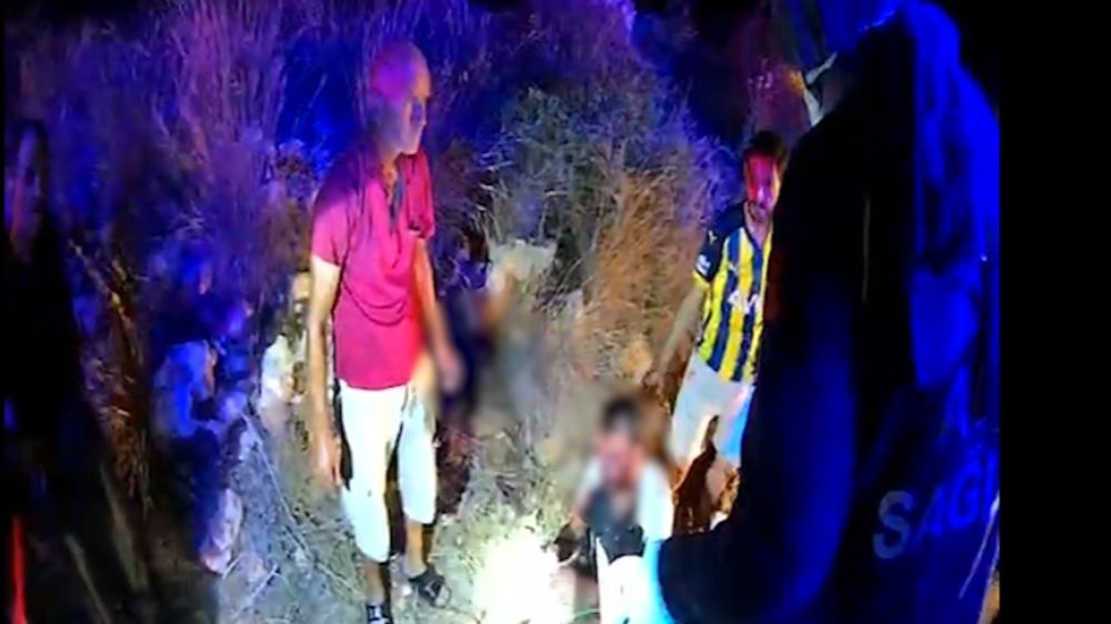 Ayağı janta sıkışan motosiklet sürücüsünü itfaiye kurtardı