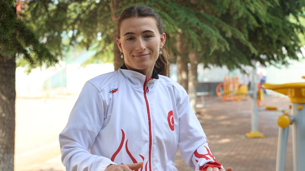 Ayak bağları koptu, spordan kopamadı