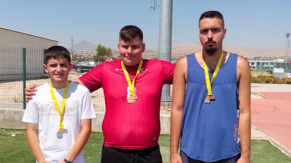 Aydınlı özel sporcular şampiyonada dikkat çekti