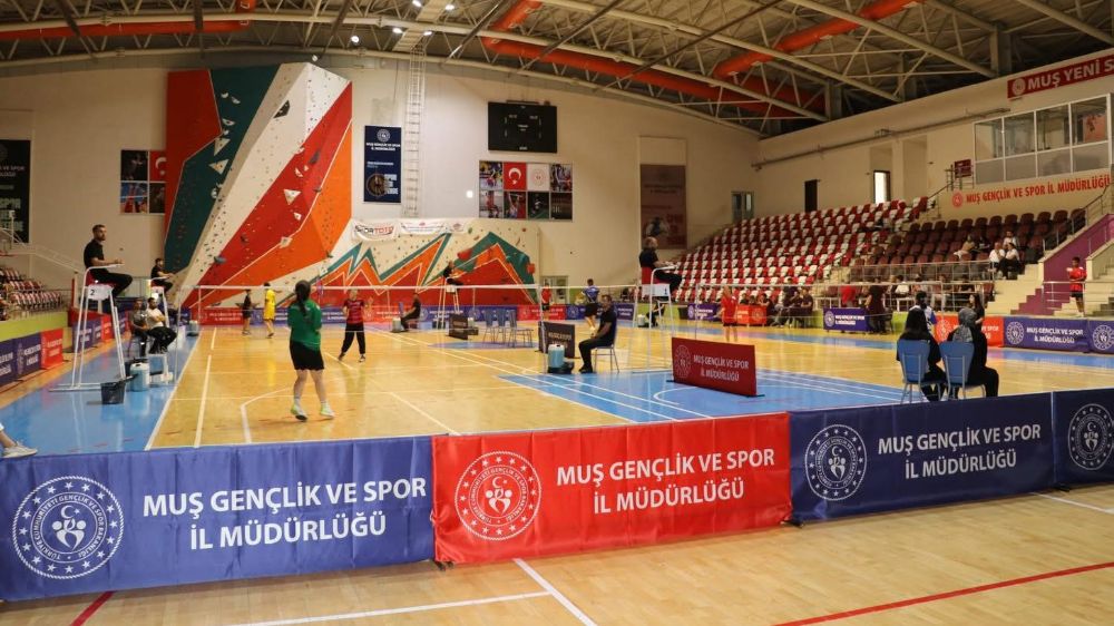 Badmintonun yıldızları Muş’ta buluştu