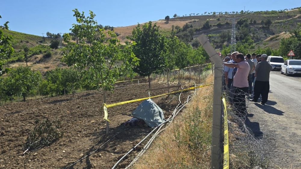 Bahçesinde kazı yaparken toprak altında kalan şahıs hayatını kaybetti