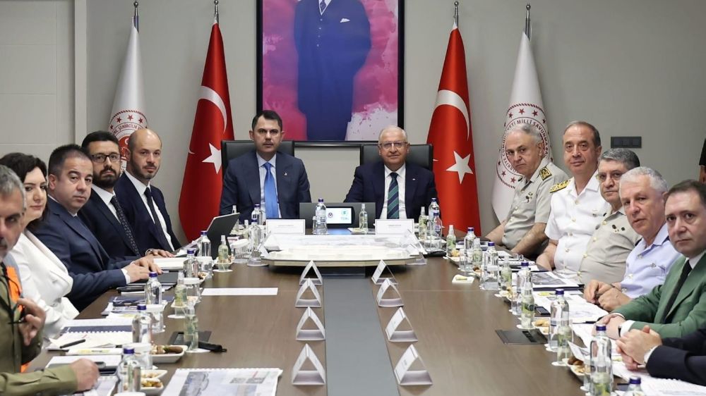 Bakan Güler ve Kurum'dan Ay Yıldız projesine ilişkin toplantı