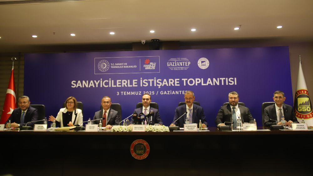 Bakan Kacır: "Savunma sanayi, ülkemizin yüksek teknolojili ürün ihracatının 10 milyar dolara yaklaşmasına katkı sağladı"