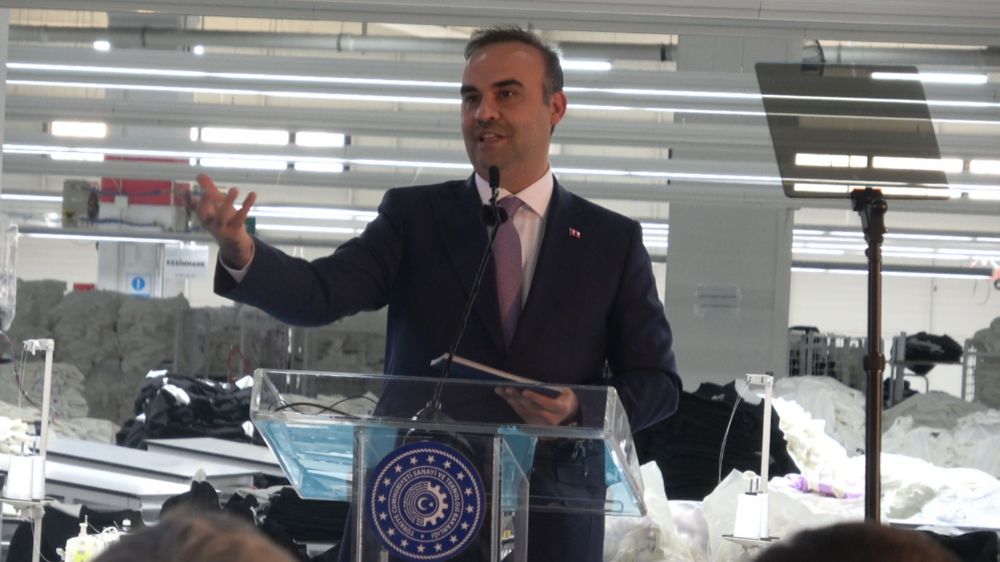 Bakan Kacır: "Suriye'yi yeniden ayağa kaldıracağız"