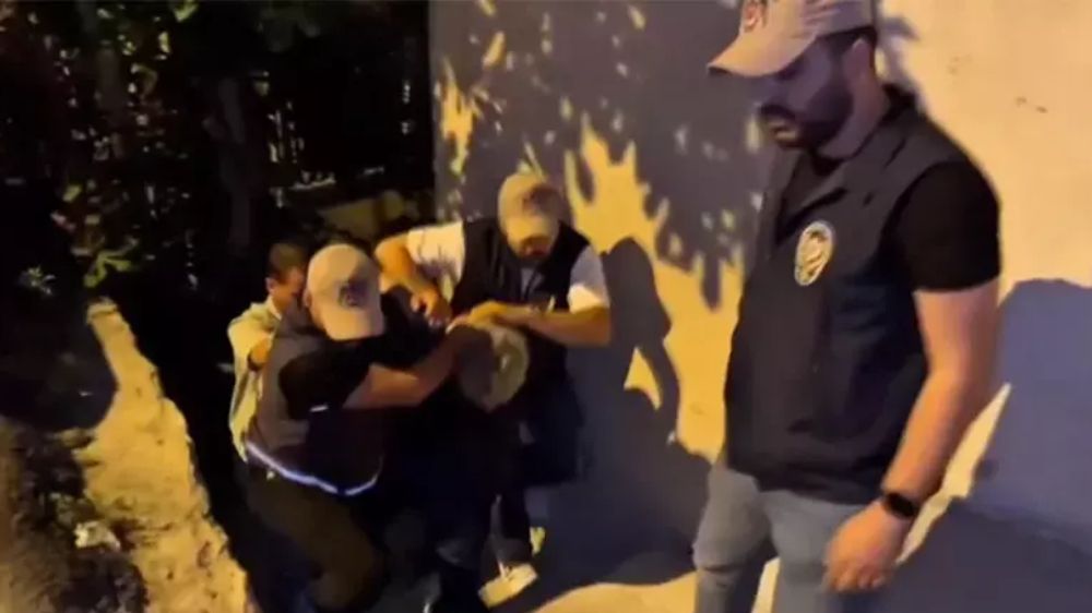  Bakan Tunç, Leman dergisi hakkında soruşturma başlatıldı  6 gözaltı kararı, 3 kişi gözaltına alındı
