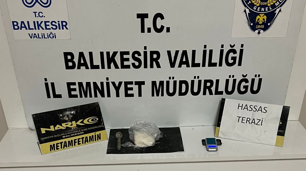 Balıkesir'de uyuşturucu taciri 3 kişi tutuklandı