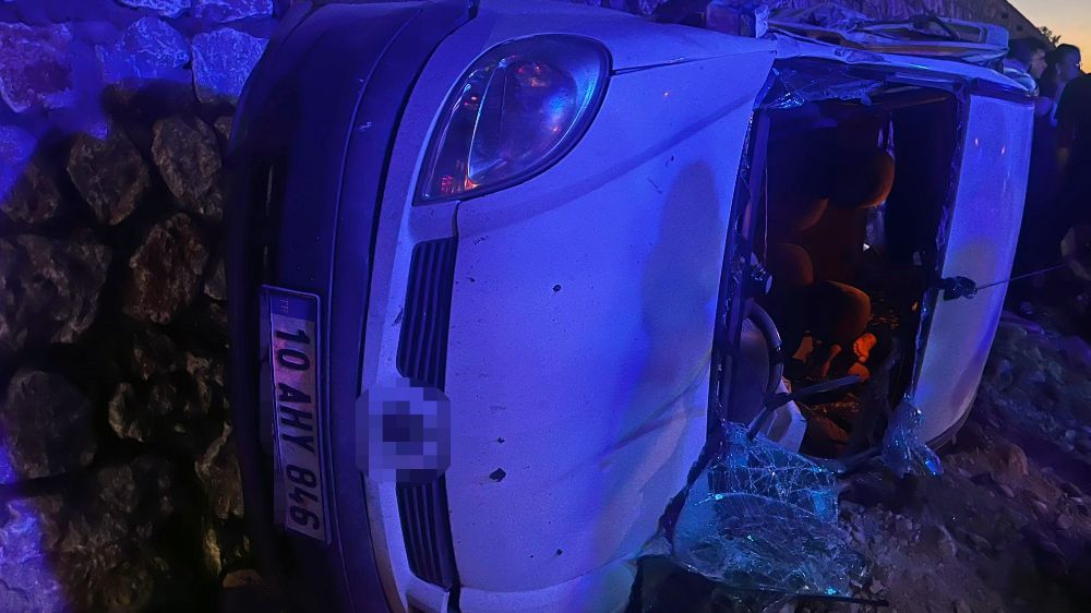  Balıkesir'de zincirleme trafik kazası: 1 ölü, 4 yaralı